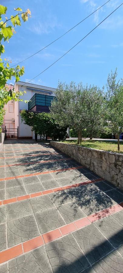 Apartmani Karla Baška Exteriör bild